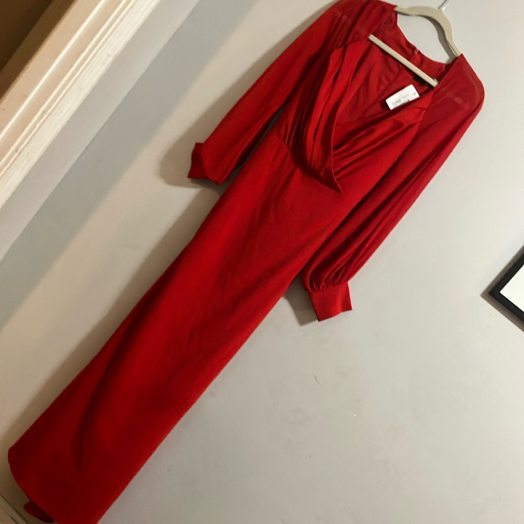 Nwot Badgley Mischka Size 8 Red Long Sleeve Gown